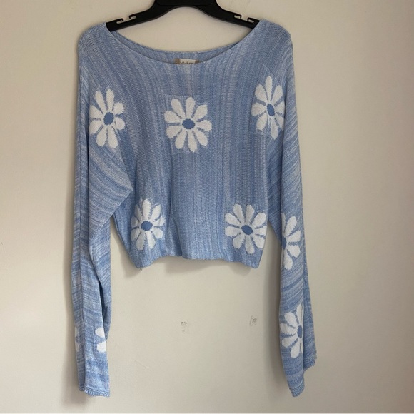 Altar'd State Tops - EUC Altar’d State Blue Flower Cropped Knit Sweater